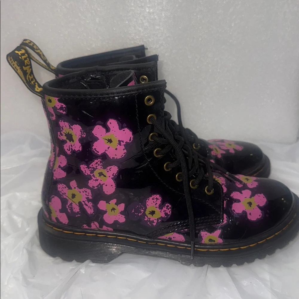 new girls dr martens 1460 JR/youth 5 black patent leather floral print